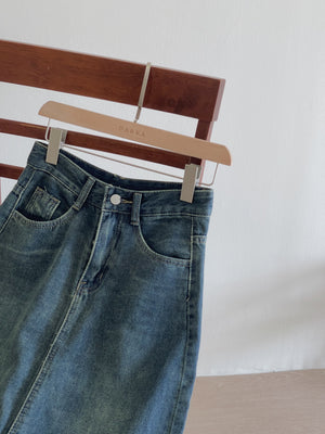 Back Split Denim Skirt / 后开衩牛仔裙