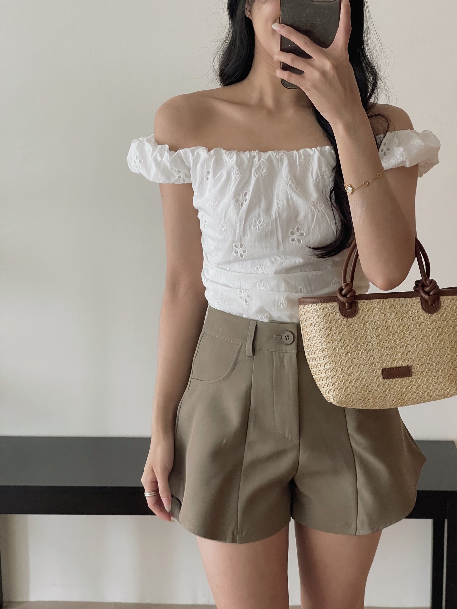 Eyelet Off Shoulder Top / 镂空显瘦一字肩上衣