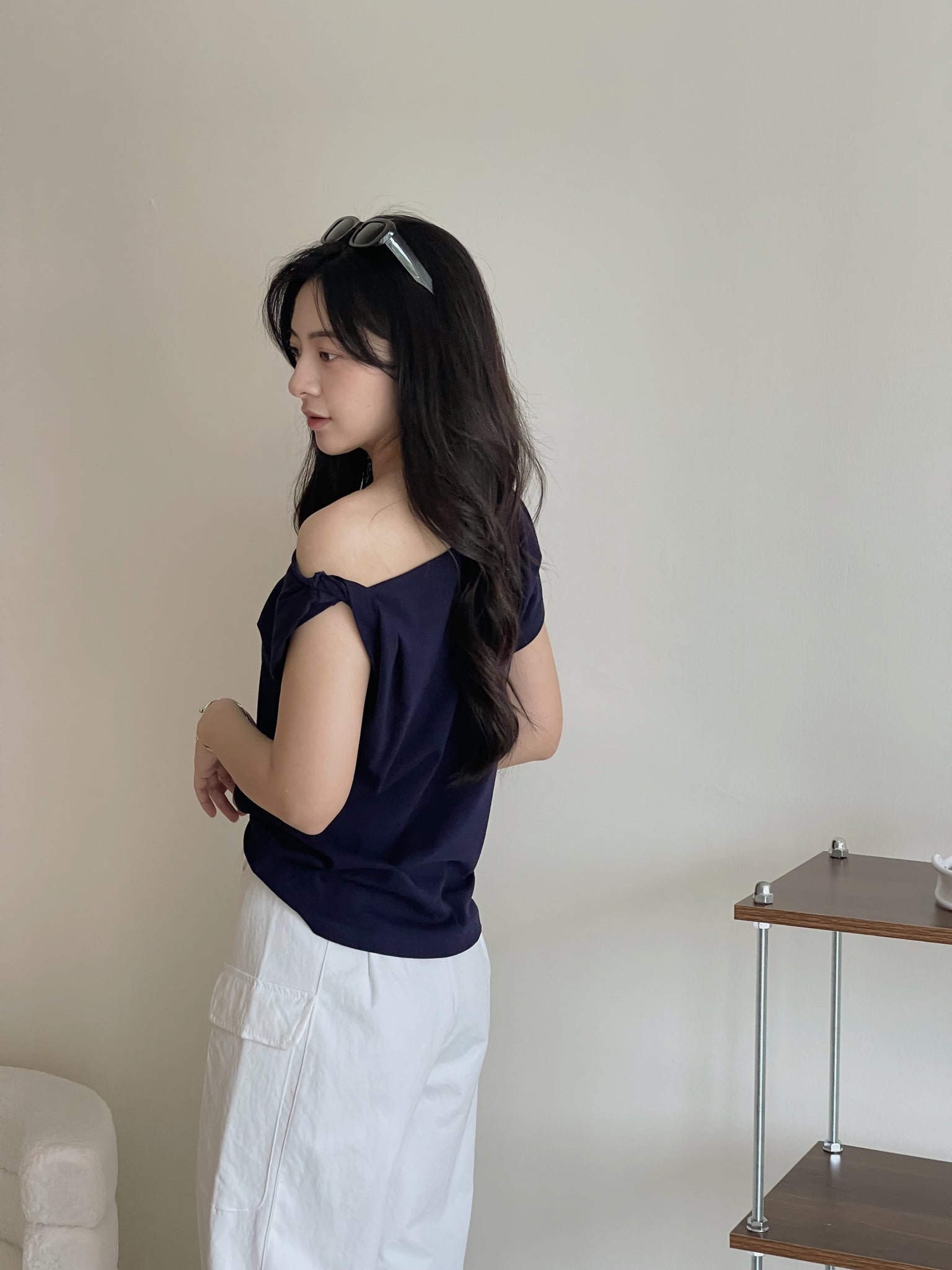 Knot Sleeve Casual Tee / 露锁骨显瘦扭结斜领T恤