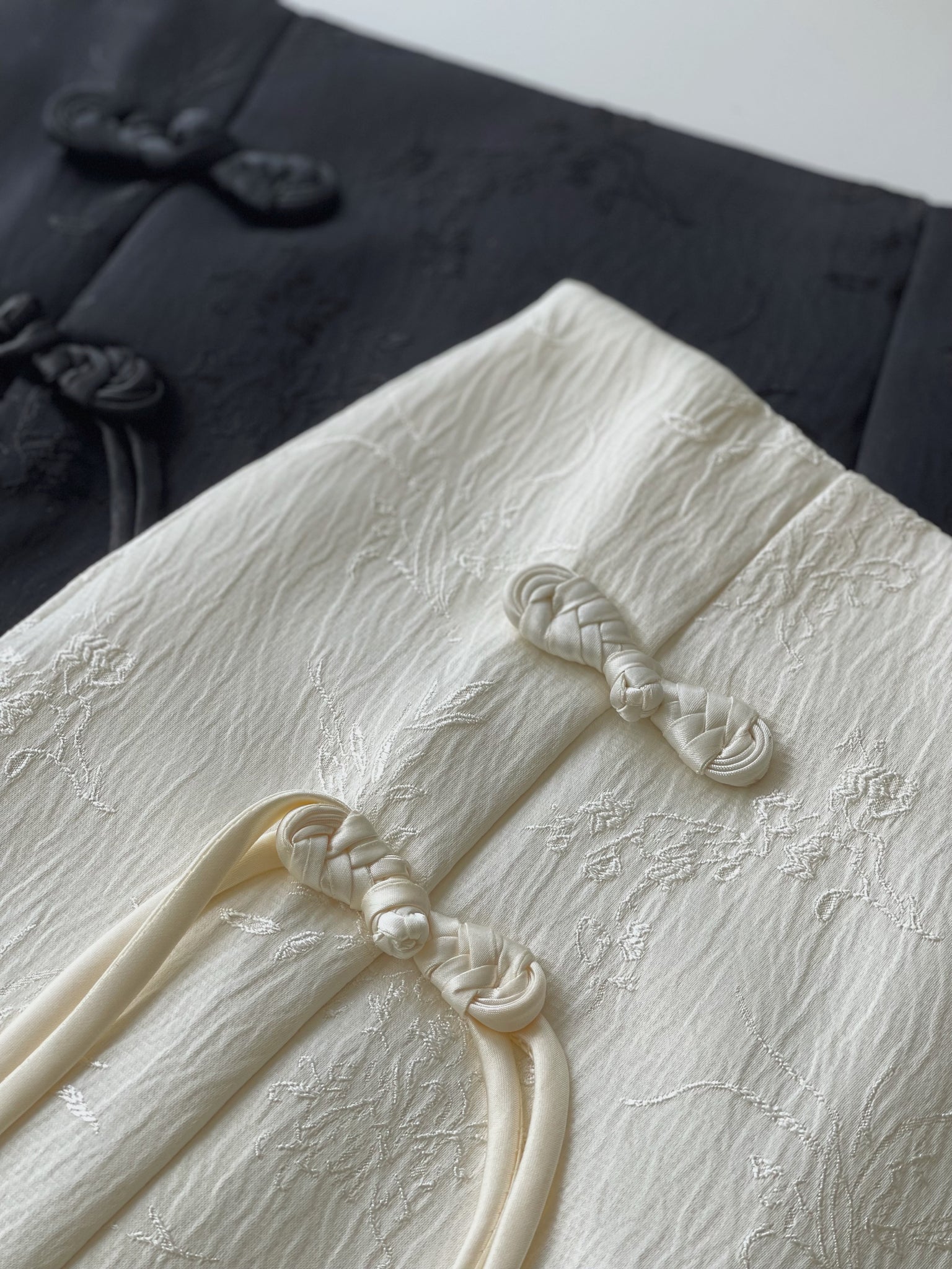 Chinese Buckle Skirt / 编织盘扣提花短裙