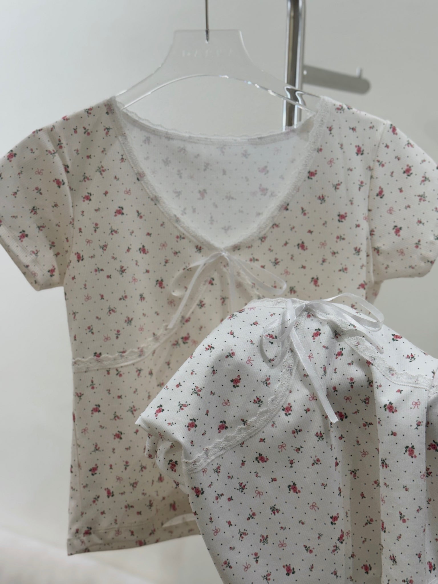 Floral Vneck Top / 小碎花尖领上衣