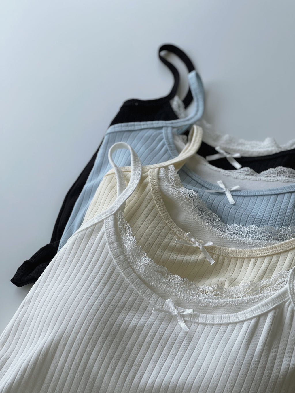 Lacey Edge Padded Singlet / 蕾丝花边胸垫吊带