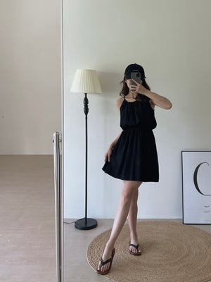 Kalie Back Cutout Dress / 挂脖收腰露背裙