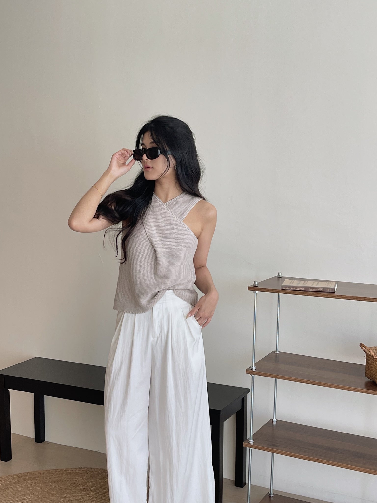 Knitted Cross Halter Top / 气质针织交叉无袖上衣