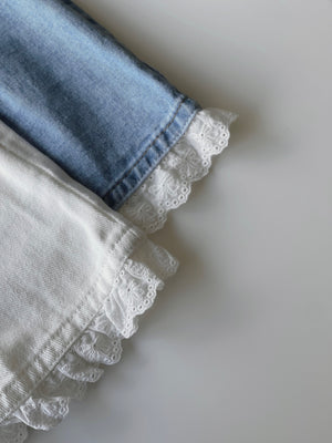 Lace Edge Denim Shorts / 牛仔拼接蕾丝短裤