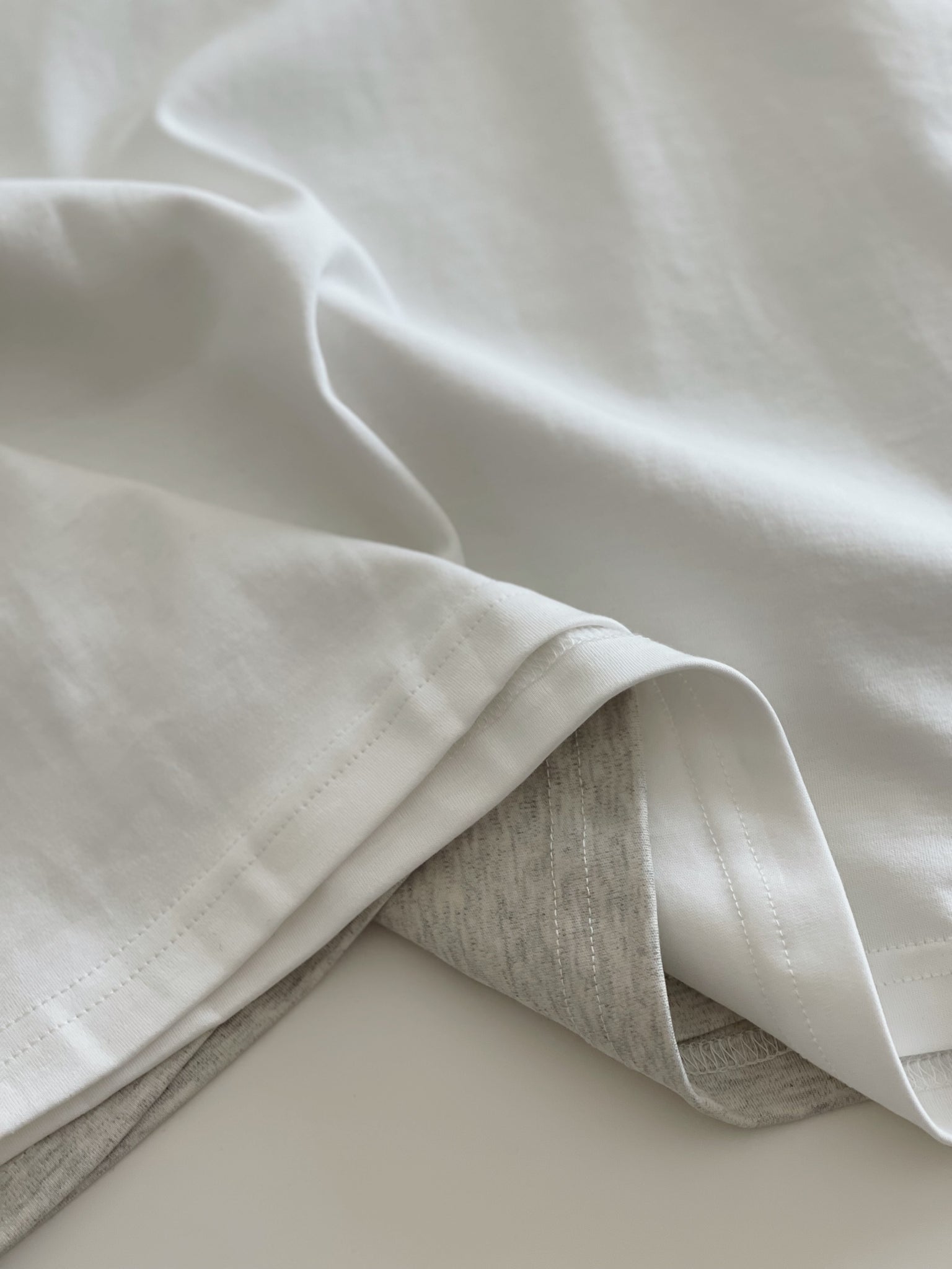 Contrast Neckline Tee / 撞色领口字母T恤