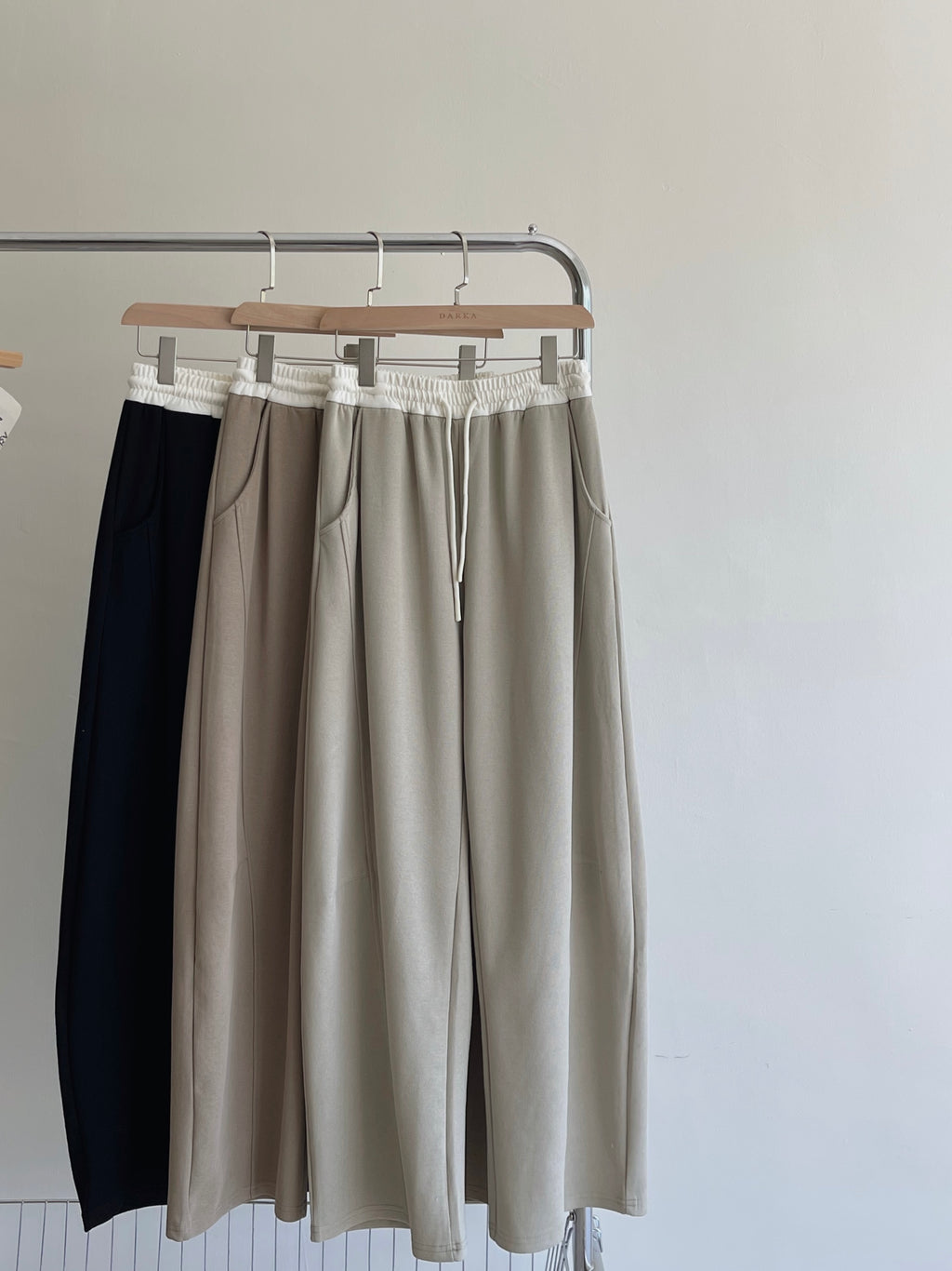 Spliced Waist Lounge Pants / 慵懒撞色拼接弯刀裤