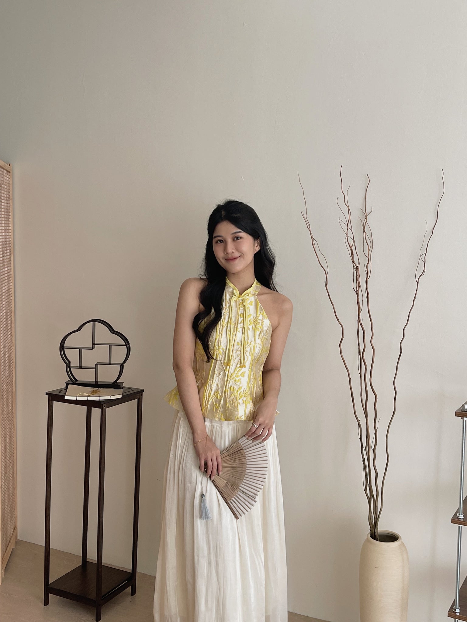 Lustrous Gold Brocade Halter Top / 金缕流芳-浮雕提花旗袍上衣