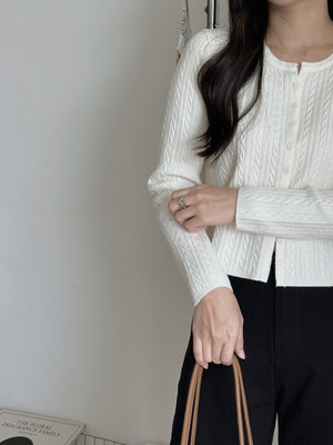 Cable Knit Cardigan / 软糯麻花长袖上衣