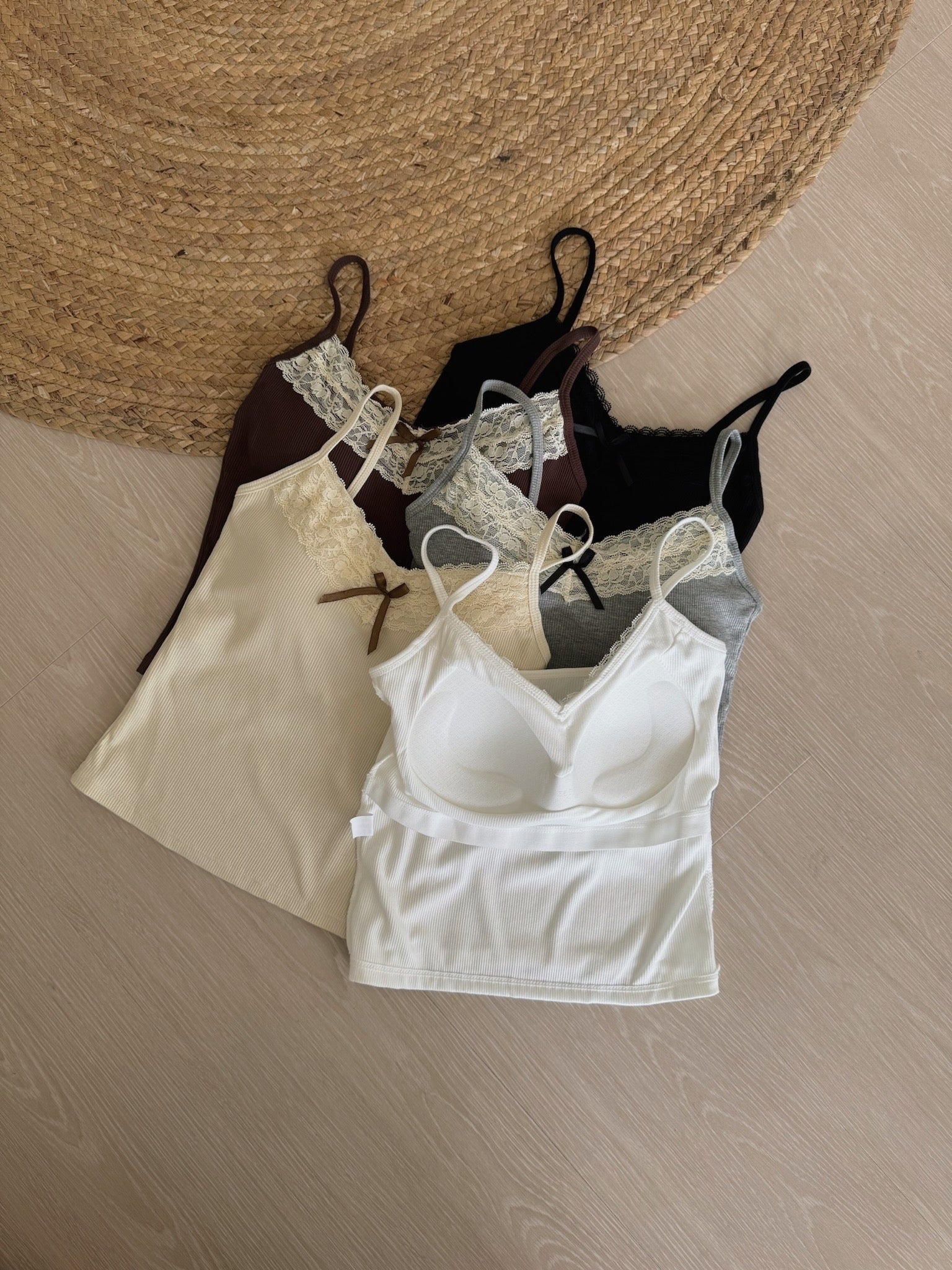 Lace Padded Singlet / 蕾丝透气孔胸垫吊带