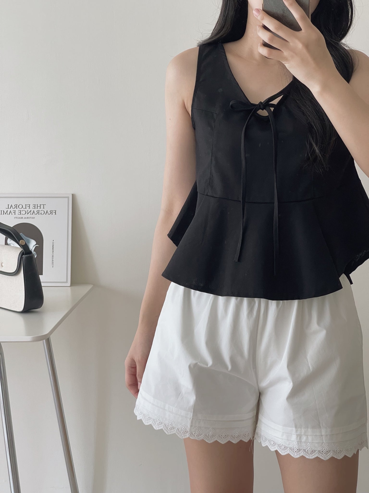 Lace Trim Casual Pants / 甜美蕾丝边条休闲短裤