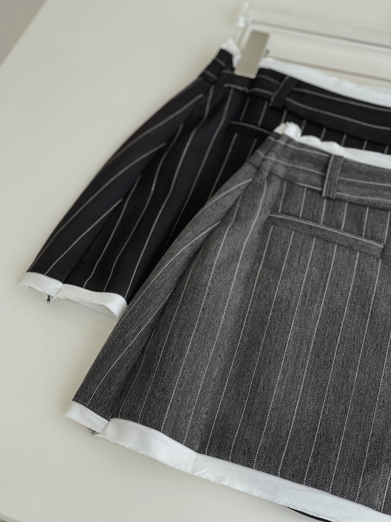 Asymmetrical Stripes Skort / 学院风竖条纹裤裙