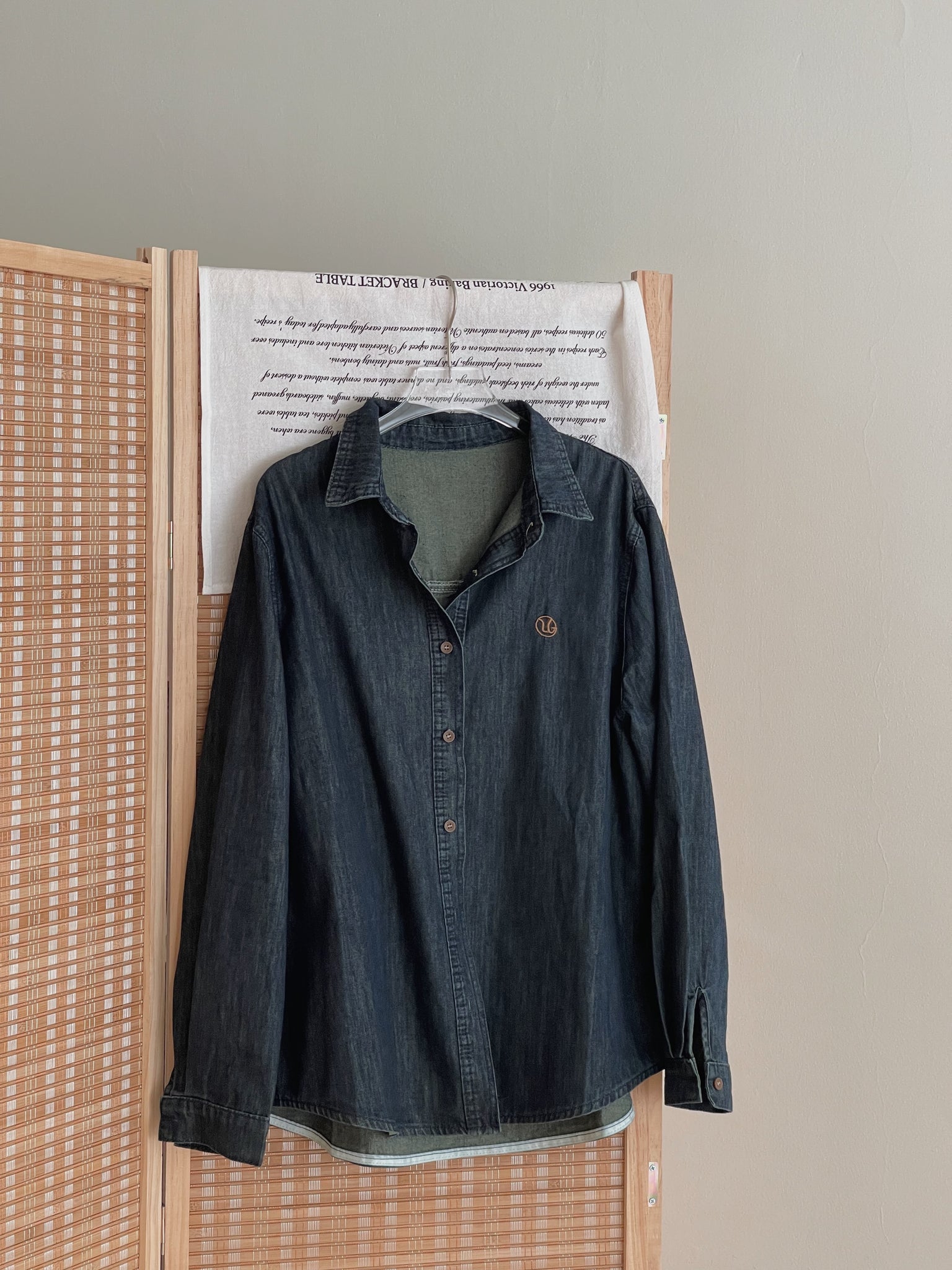 Vintage Blue Denim Shirt / 刺绣复古蓝牛仔衬衫