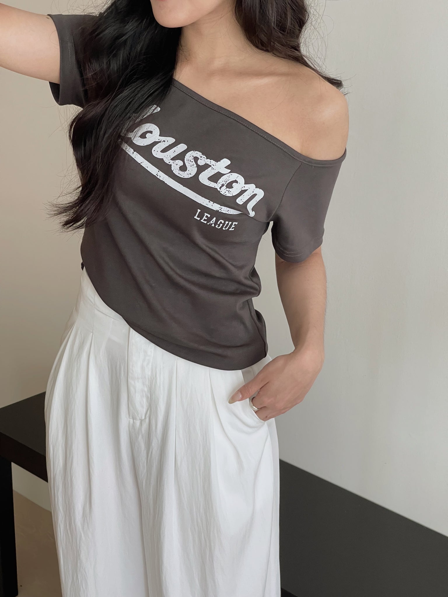 Letter Print  Slanted Shoulder Tee / 美式字母宽肩斜肩T恤