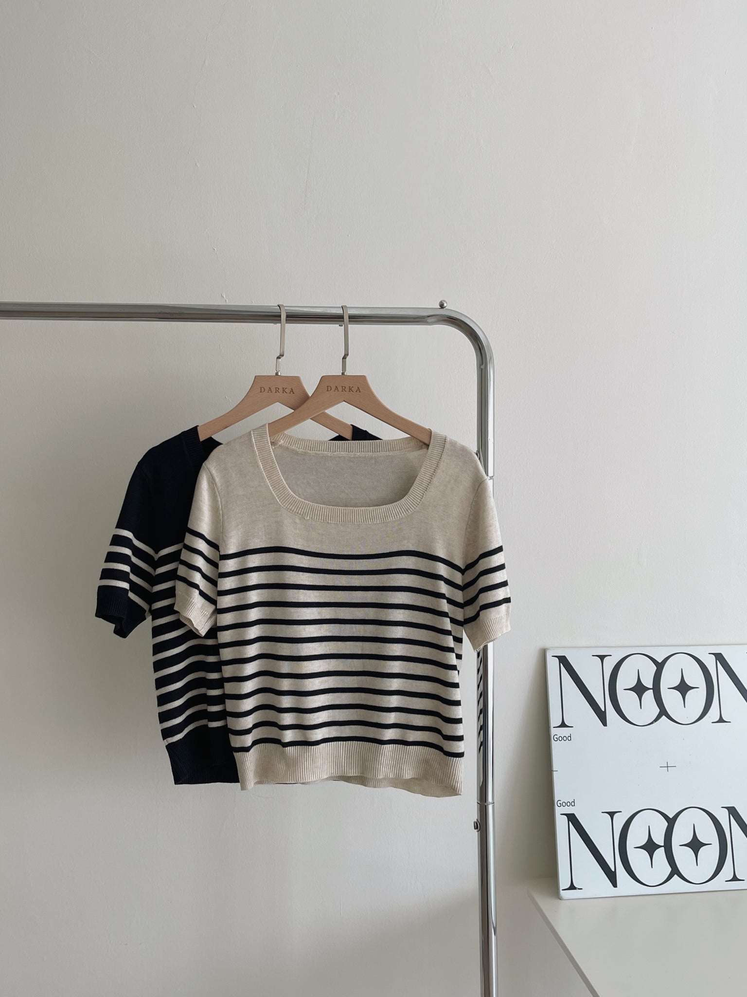 Korean Stripes Knit Top / 条纹针织方领T恤