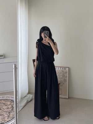 Vera Oblique Minimalist Set / 立体花斜肩阔腿裤套装