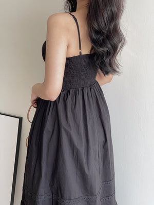 Stella Black Dress / 优雅下摆刺绣连衣裙