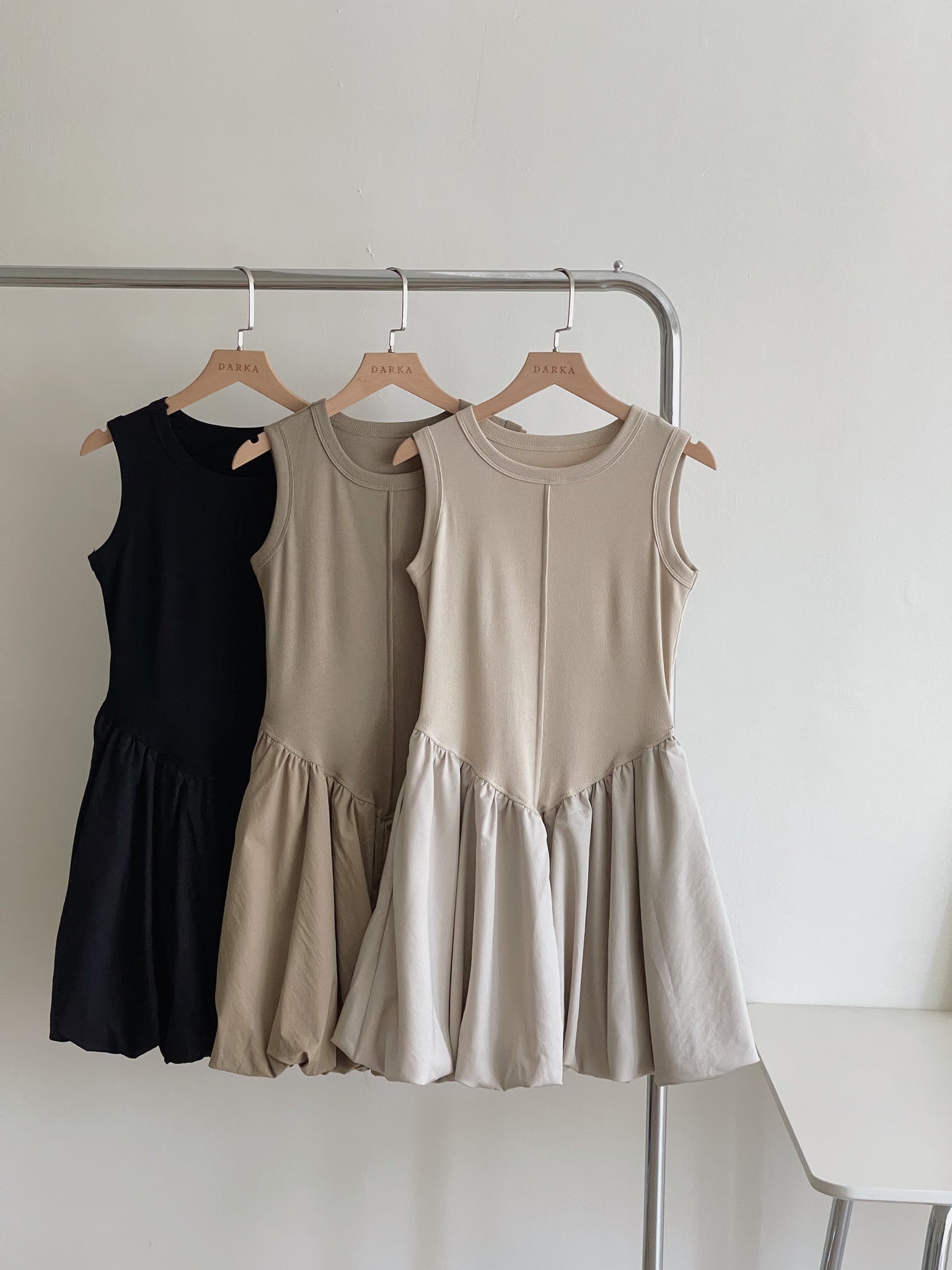 Puff Hem Babydoll Dress / 背心拼接花苞连身裙