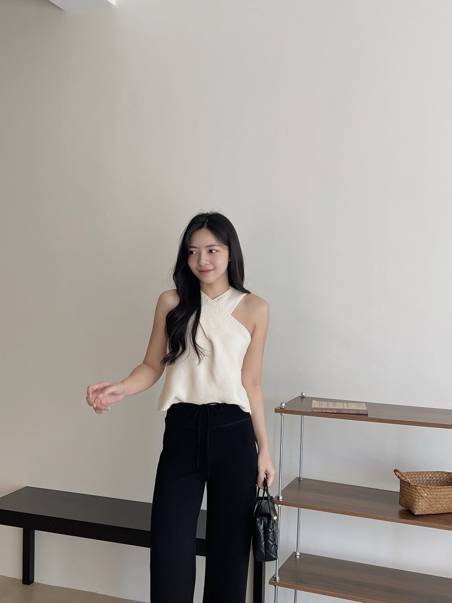 Knitted Cross Halter Top / 气质针织交叉无袖上衣