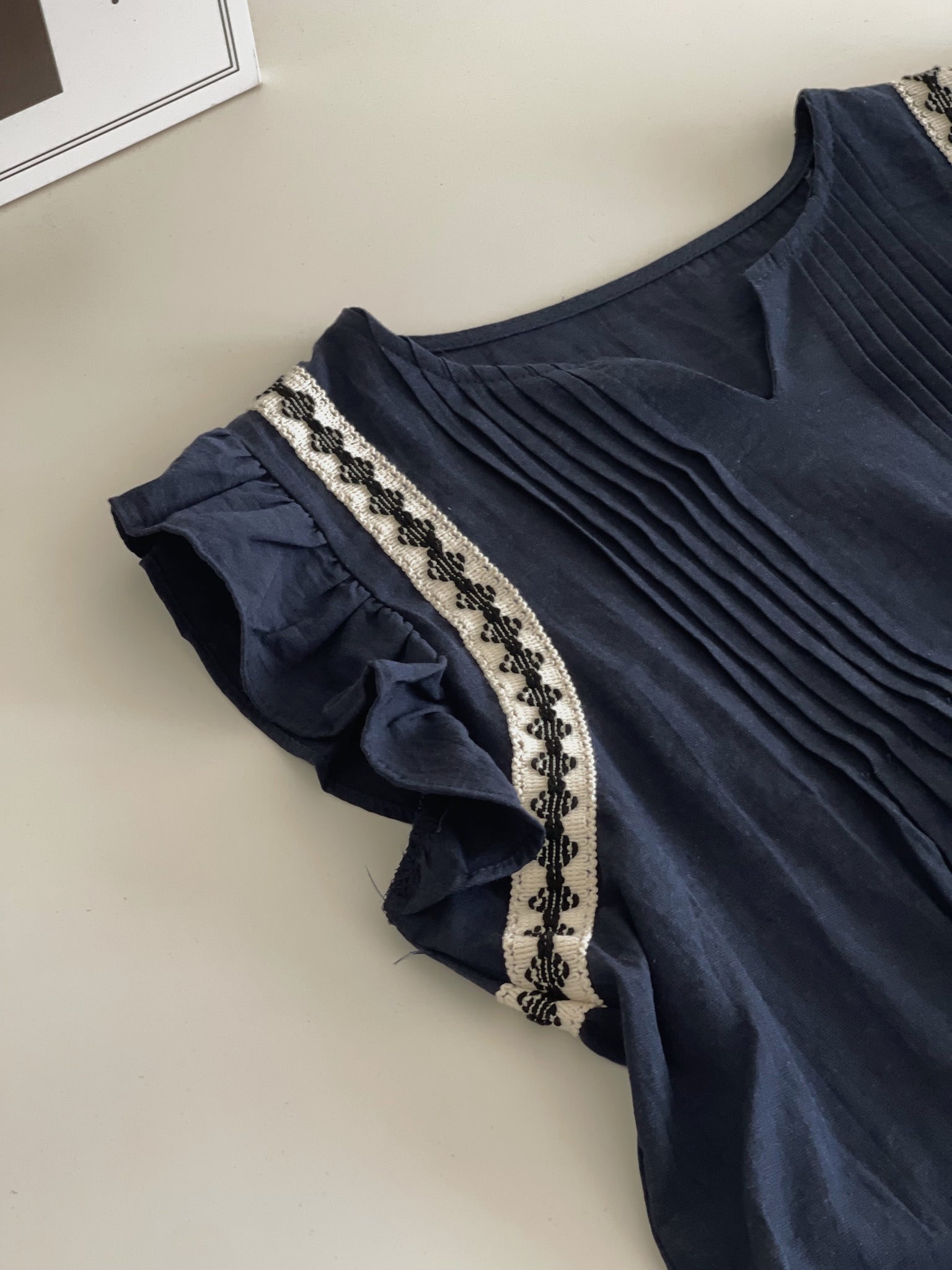 Ethnic Trim Pleated Top / 民族风边条压褶小衫