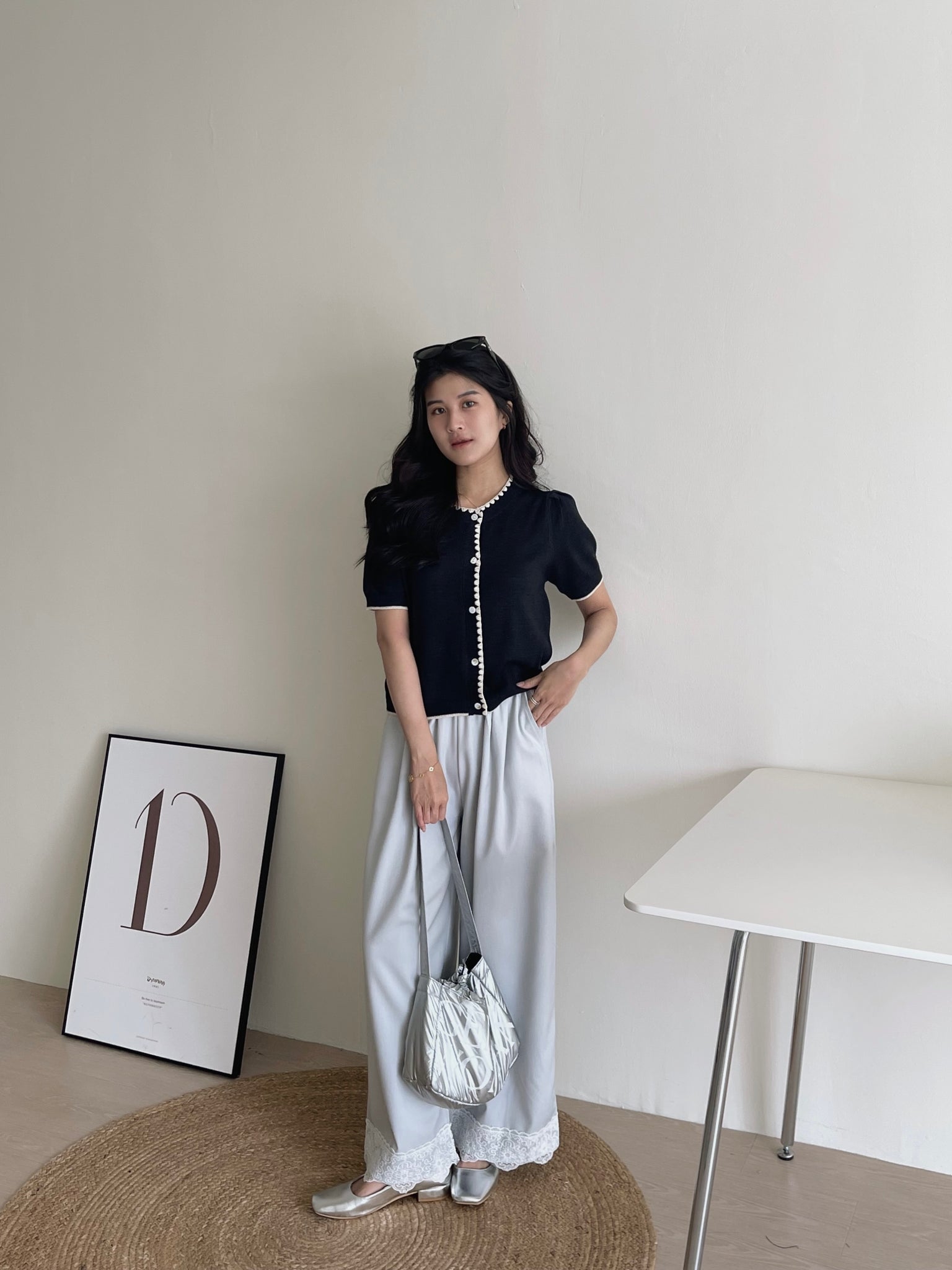 Flower Edge Knit Top / 圆领花边条针织开衬