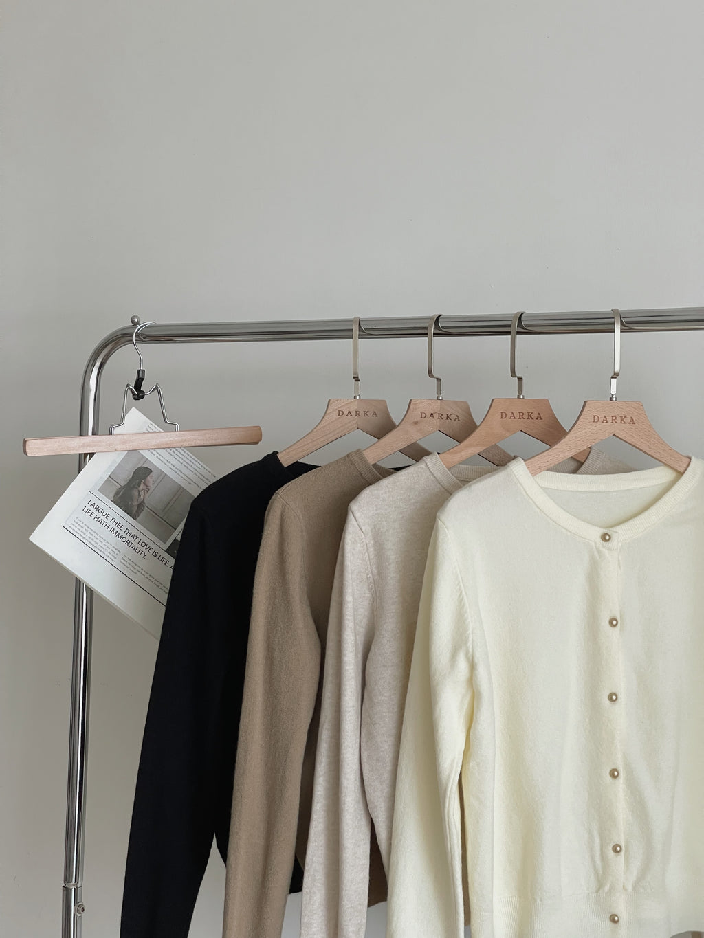 Soft Cloud Knit Cardigan / 软糯小金扣针织衫
