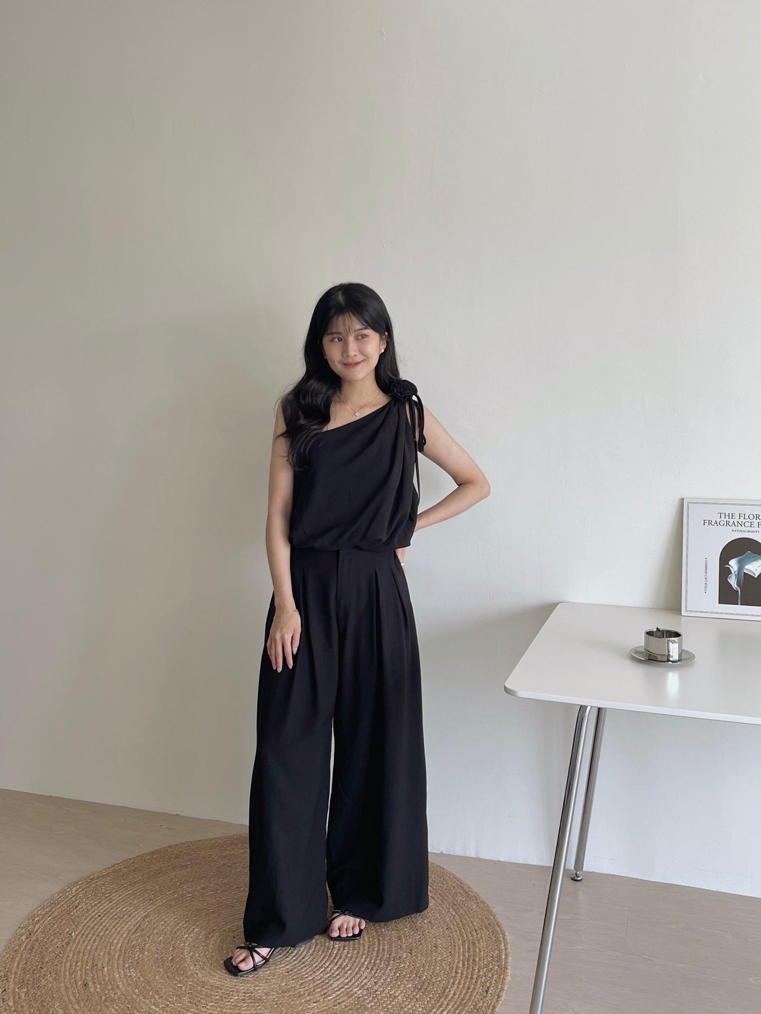 Vera Oblique Minimalist Set / 立体花斜肩阔腿裤套装