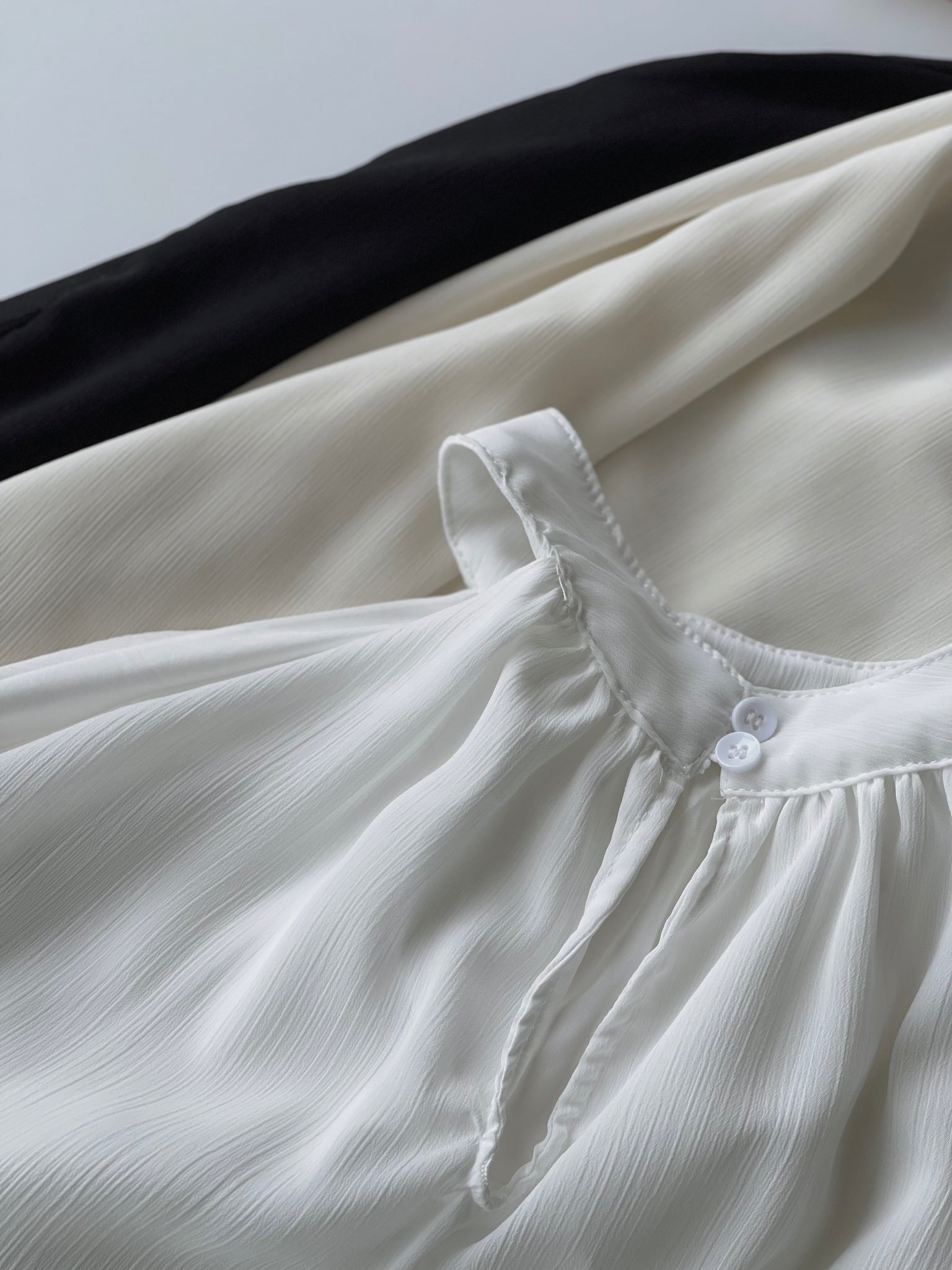 Chiffon Halterneck Top / 雪纺挂脖上衣