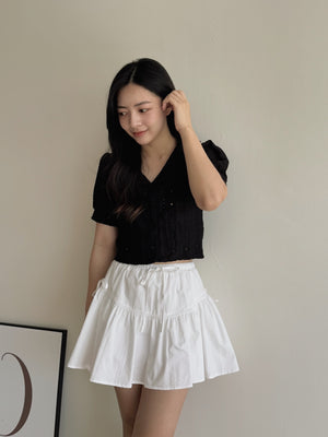 Bertha Flower Embroidered Top  / 花纹浮雕刺绣上衣