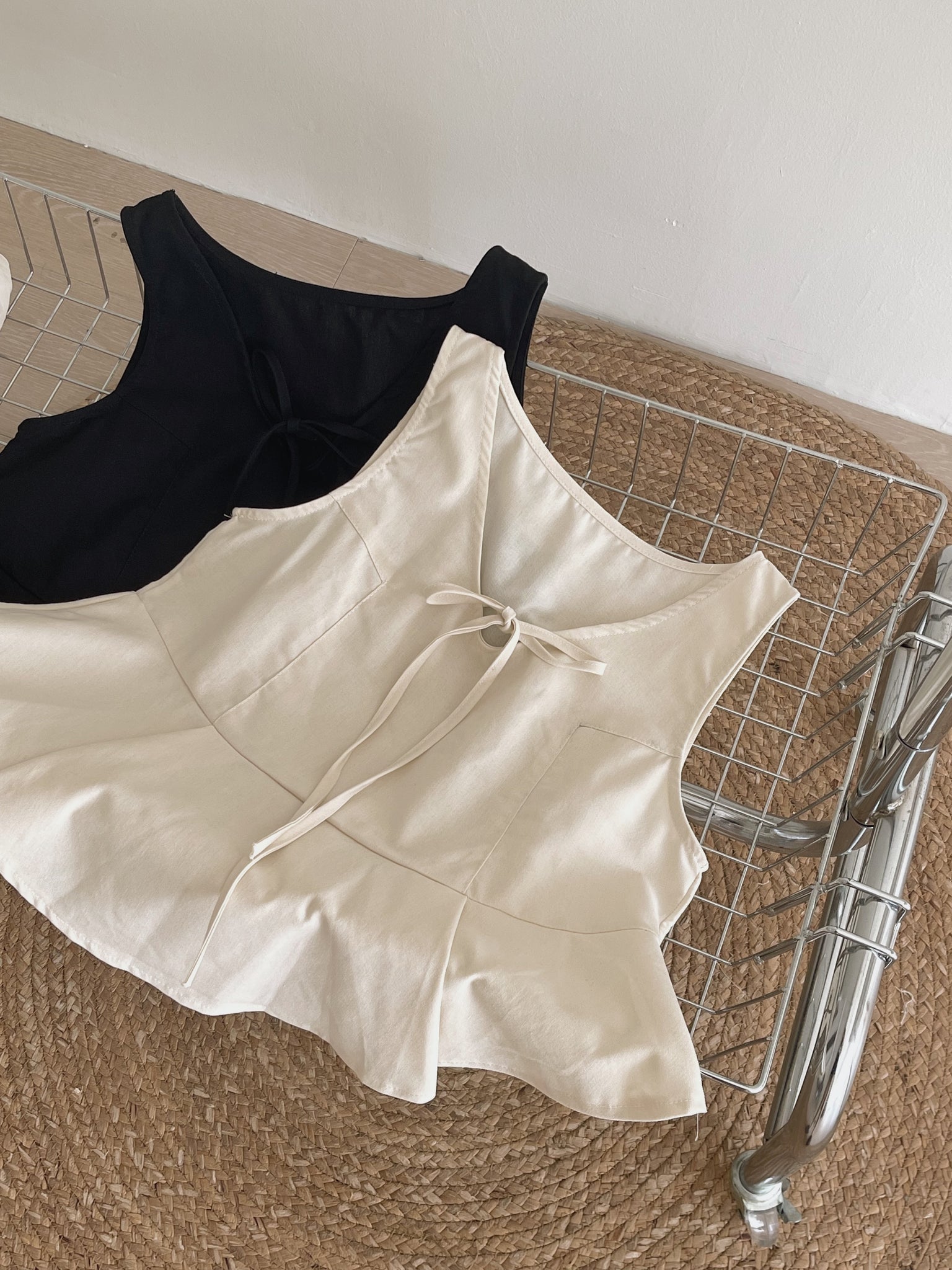 Vneck Front Tie Top / 茶歇V领宽摆上衣