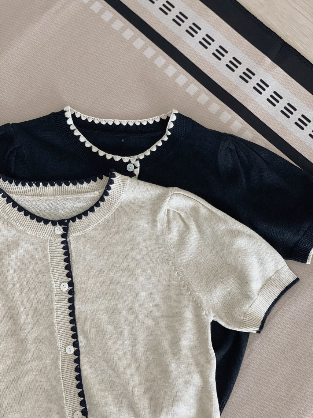 Flower Edge Knit Top / 圆领花边条针织开衬