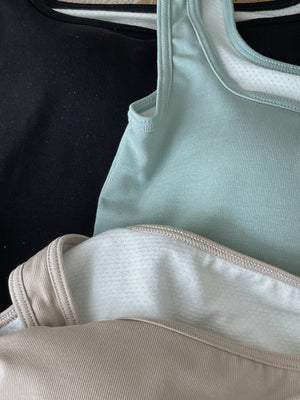 Square Neck Padded Tank Top / 方领胸垫背