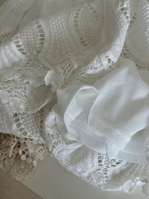 Crochet Lace Hem Shorts / 镂空刺绣短裤