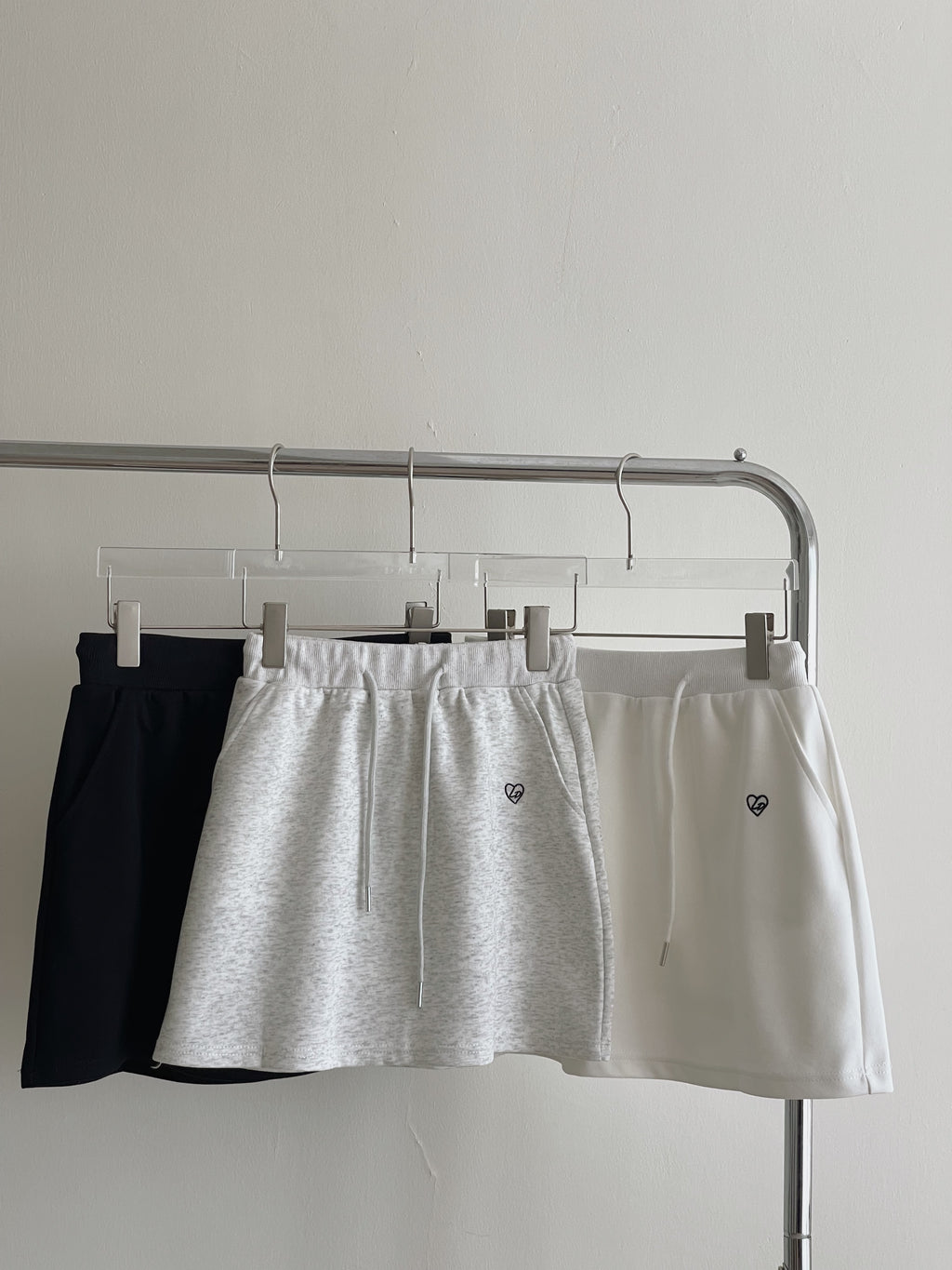 Casual Mini Embroidered Skirt / 休闲卫衣棉短裙