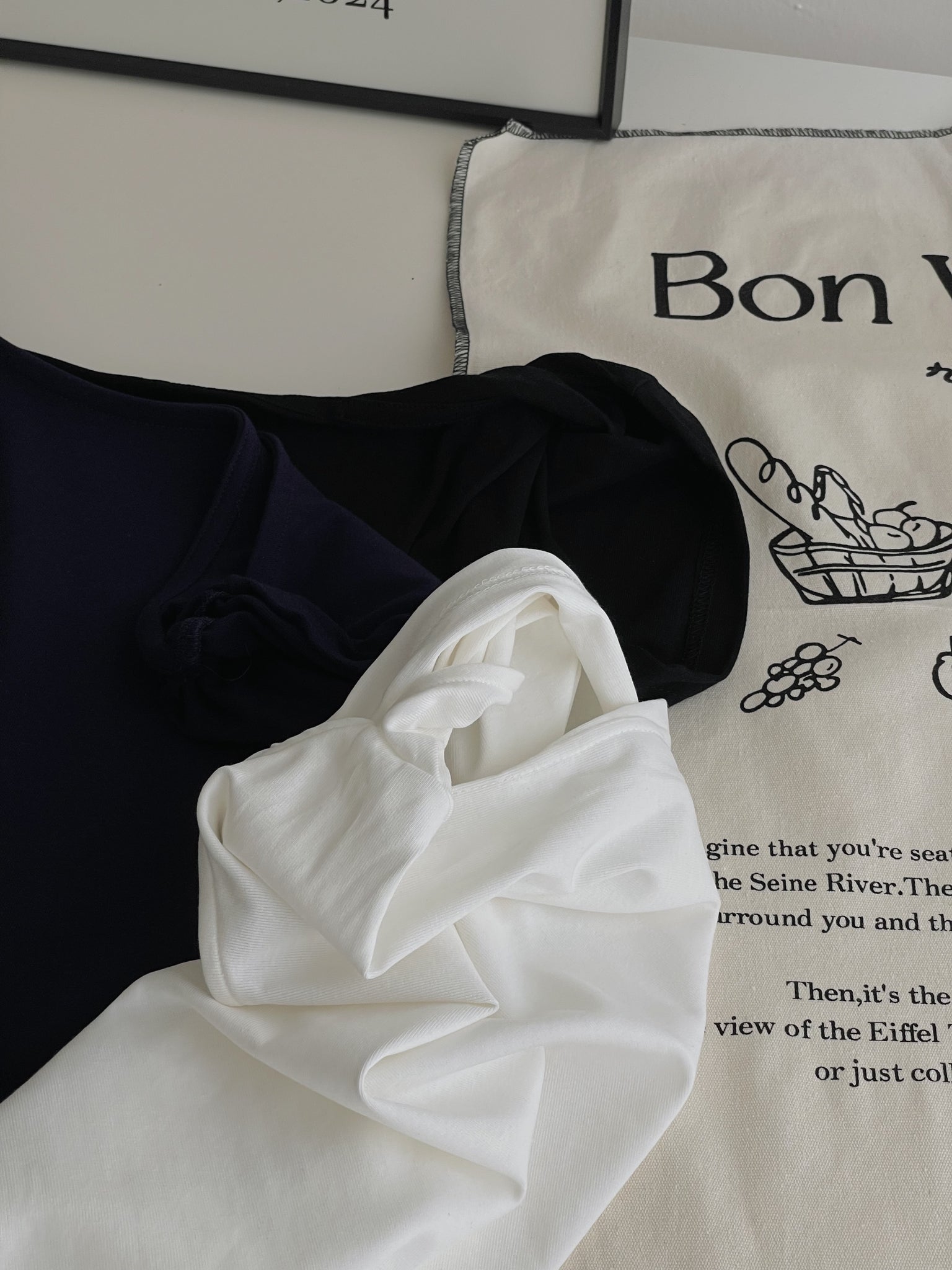 Knot Sleeve Casual Tee / 露锁骨显瘦扭结斜领T恤