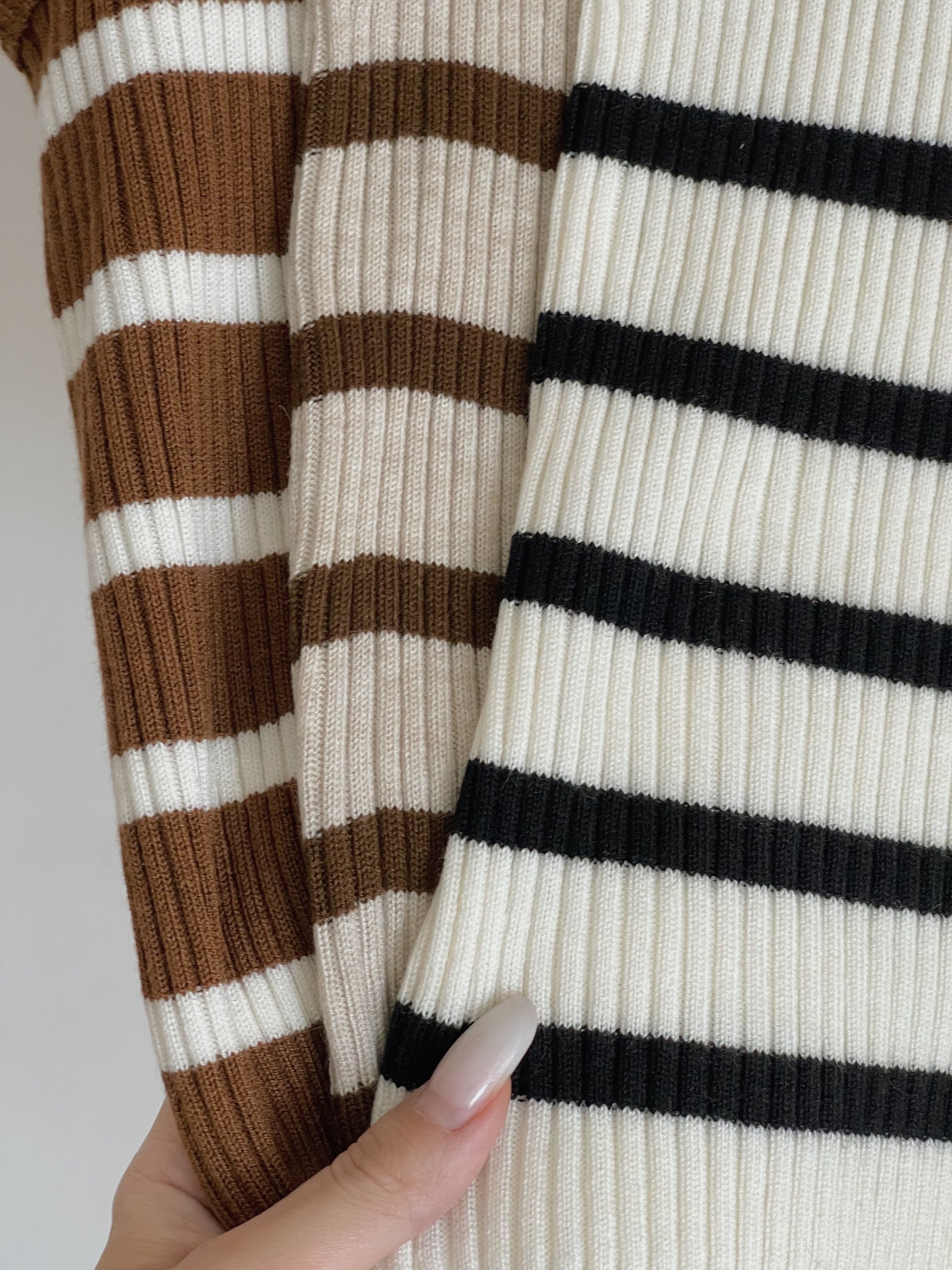 Stripes Stretchy Top / 高弹条纹针织上衣