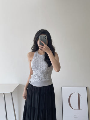 Halterneck Cable Knit Top / 挂脖麻花针织上衣