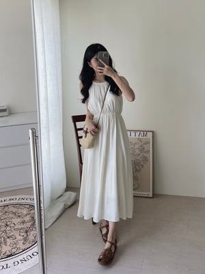 Avril Halterneck Dress / 挂脖后腰镂空长裙