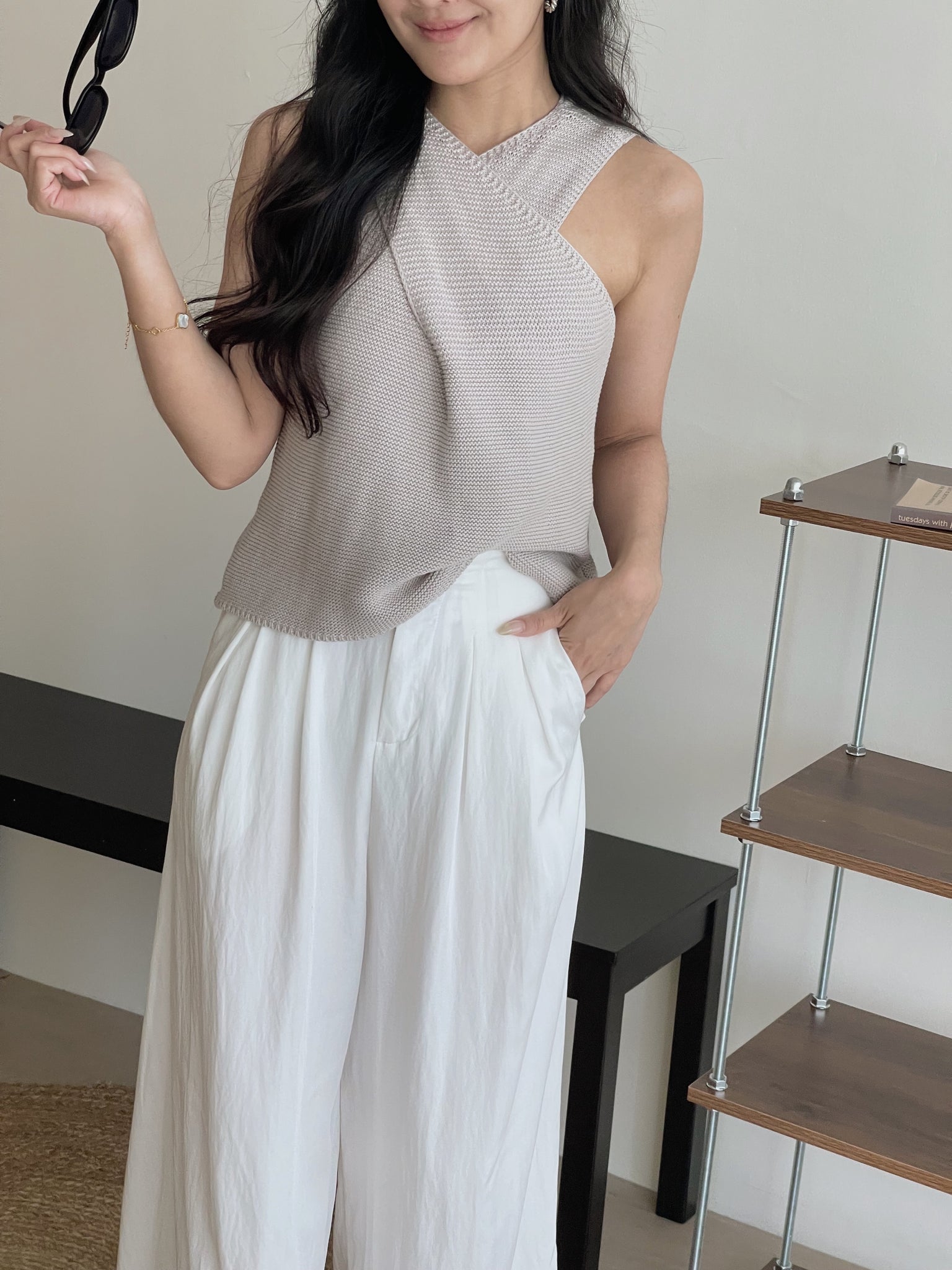 Knitted Cross Halter Top / 气质针织交叉无袖上衣