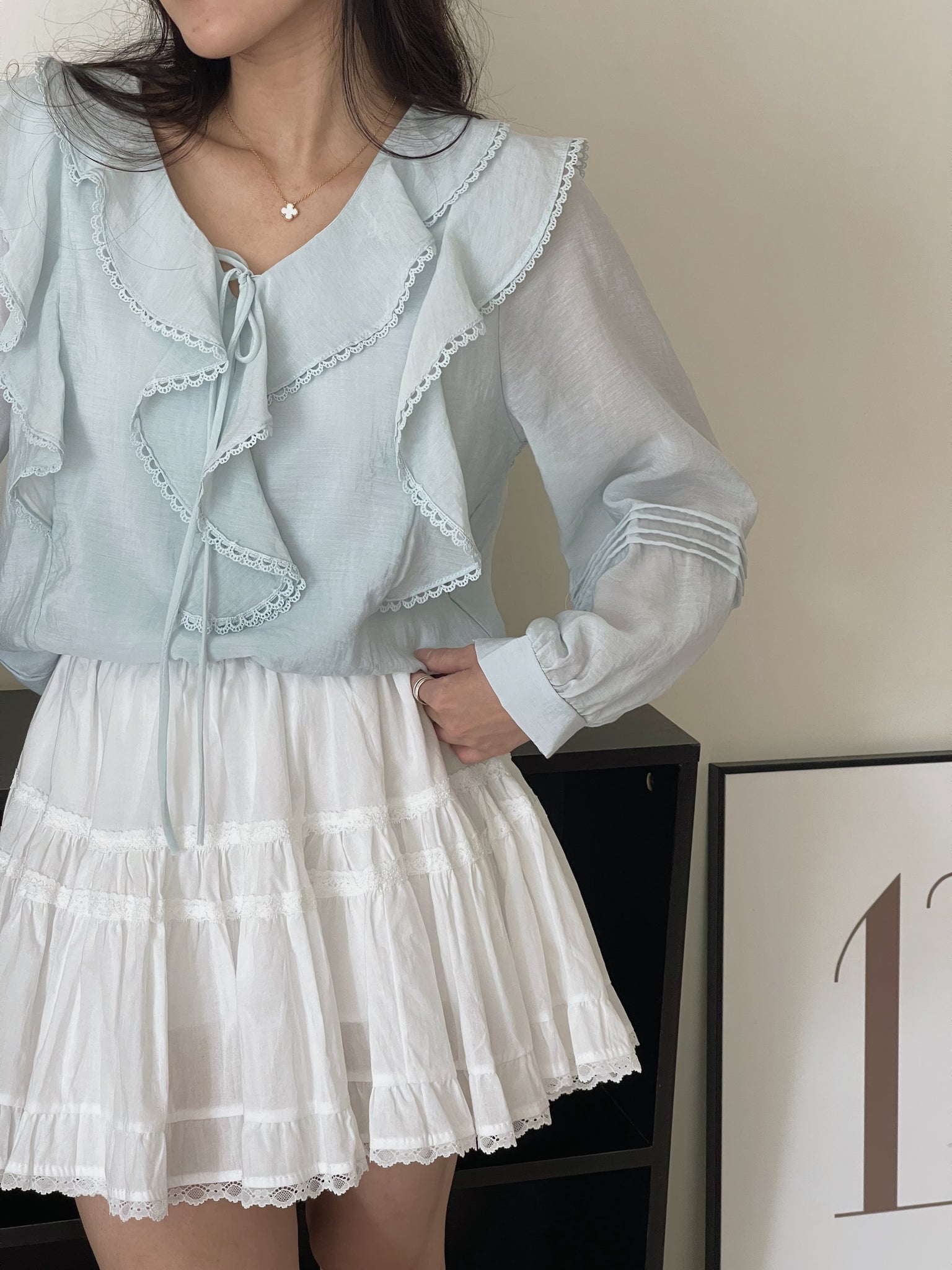 Emmeline Ruffled Blouse / 甜美荷叶衬衣