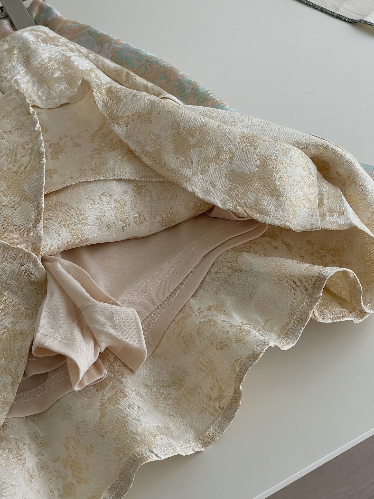 Imperial Grace Qipao Set / 锦霞灿影-盘扣对襟肩纱袖旗袍套装