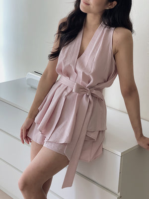 Peplum Sweet Top Set / V领收腰阔腿短裤套装