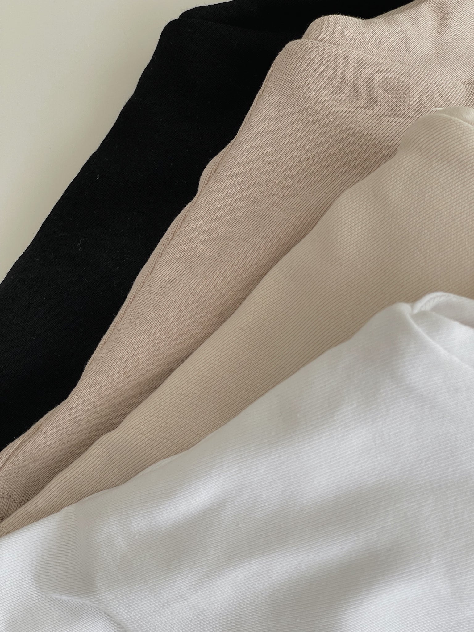 Sleeveless Crop Top With Removable Pad / 大方领遮副乳胸垫背心