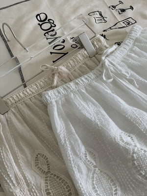 Crochet Lace Hem Shorts / 镂空刺绣短裤