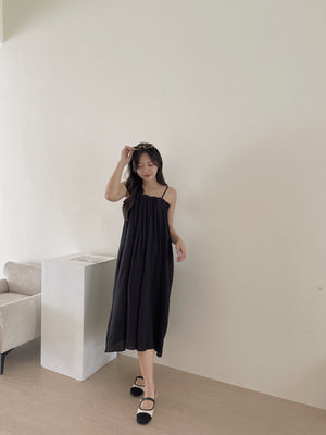 Holiday Pleated Dress / 度假抹胸吊带连衣裙