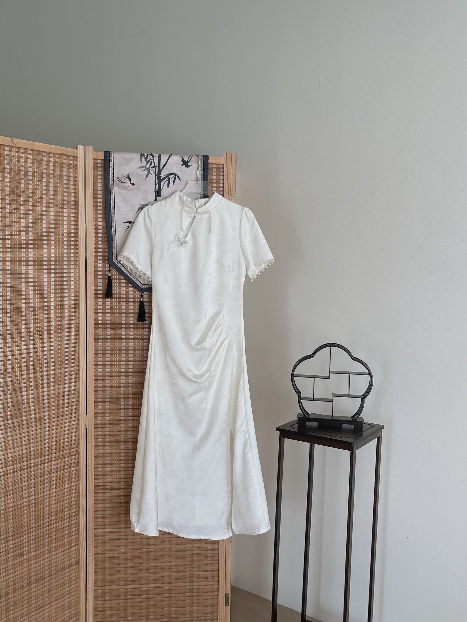 Pearl Tassel Cheongsam / 素雅珍珠流苏提花连身裙