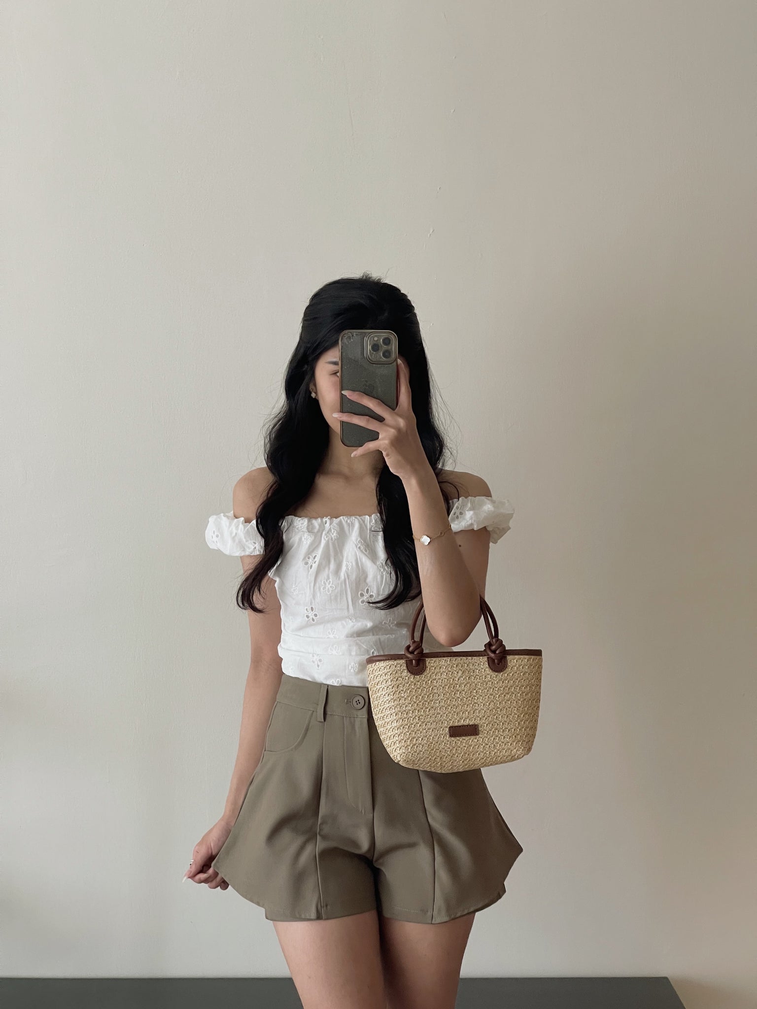 Eyelet Off Shoulder Top / 镂空显瘦一字肩上衣
