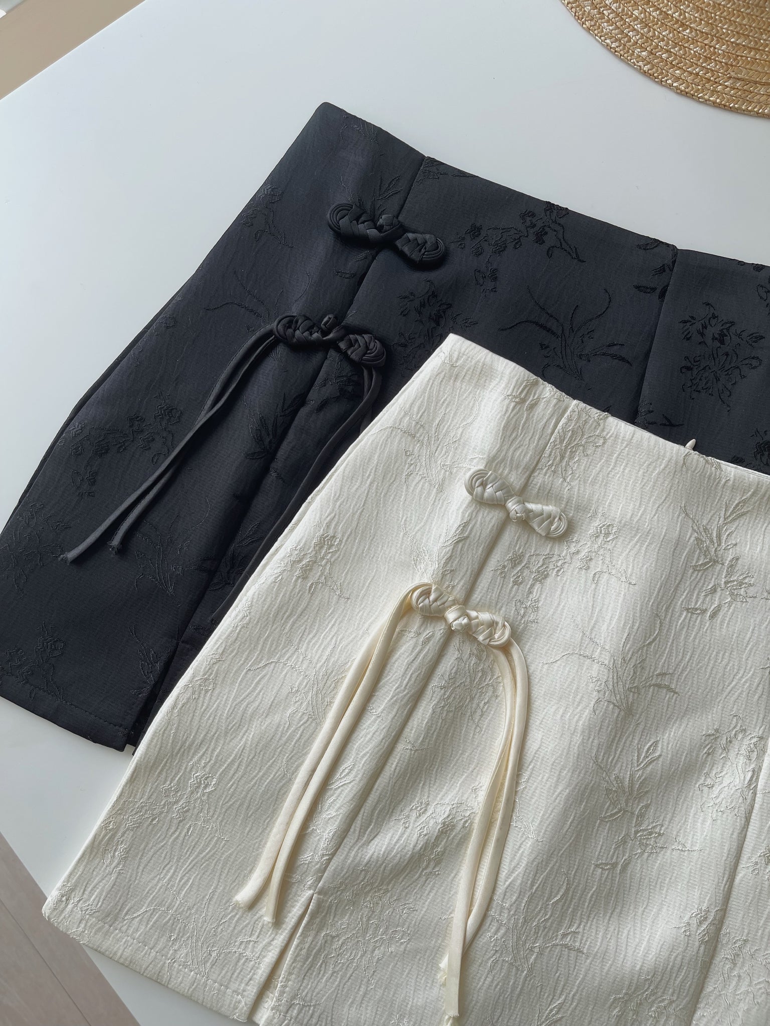 Chinese Buckle Skirt / 编织盘扣提花短裙