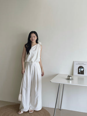 Vera Oblique Minimalist Set / 立体花斜肩阔腿裤套装