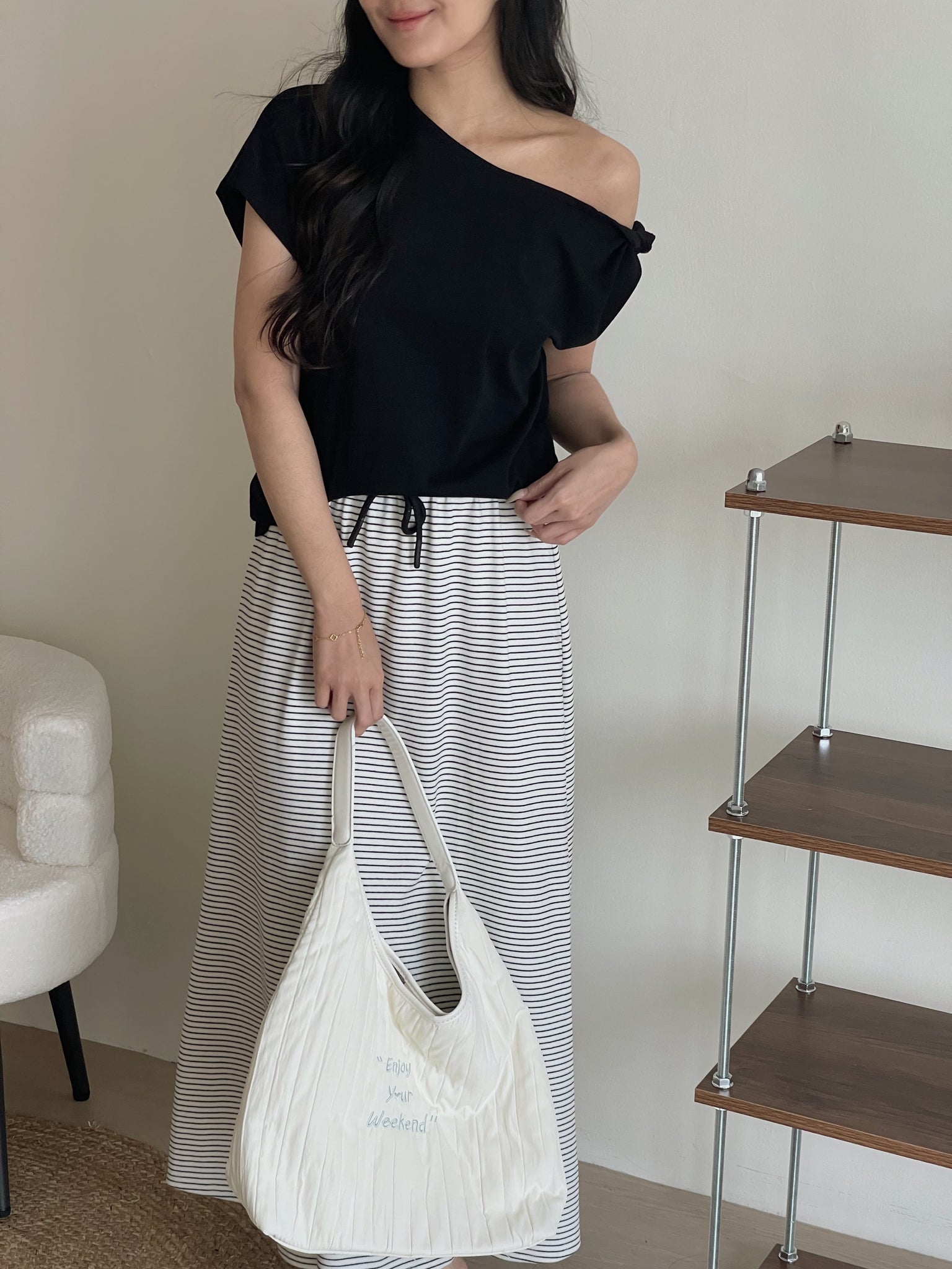 Knot Sleeve Casual Tee / 露锁骨显瘦扭结斜领T恤